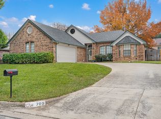702 Giltin Ct, Arlington, TX 76006