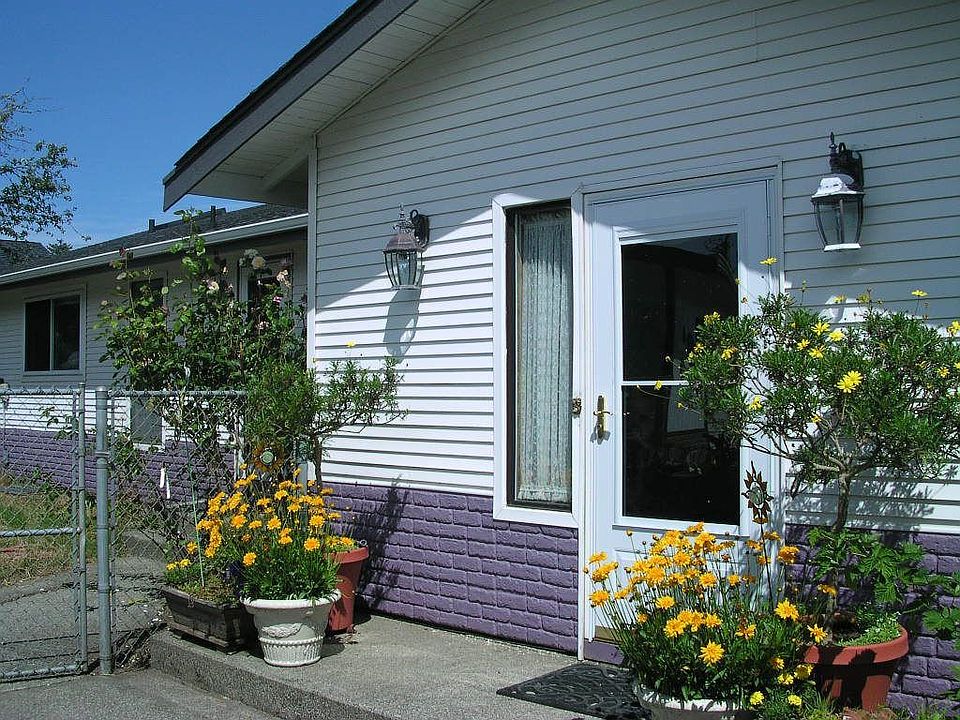 1st image of 606 Olallie Cir SE