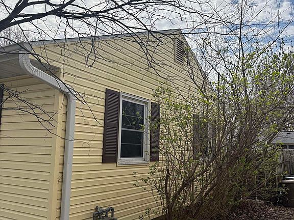 4th image of 1405 Lakelawn Dr