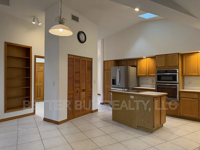 81 Boston Ln — Photo 8