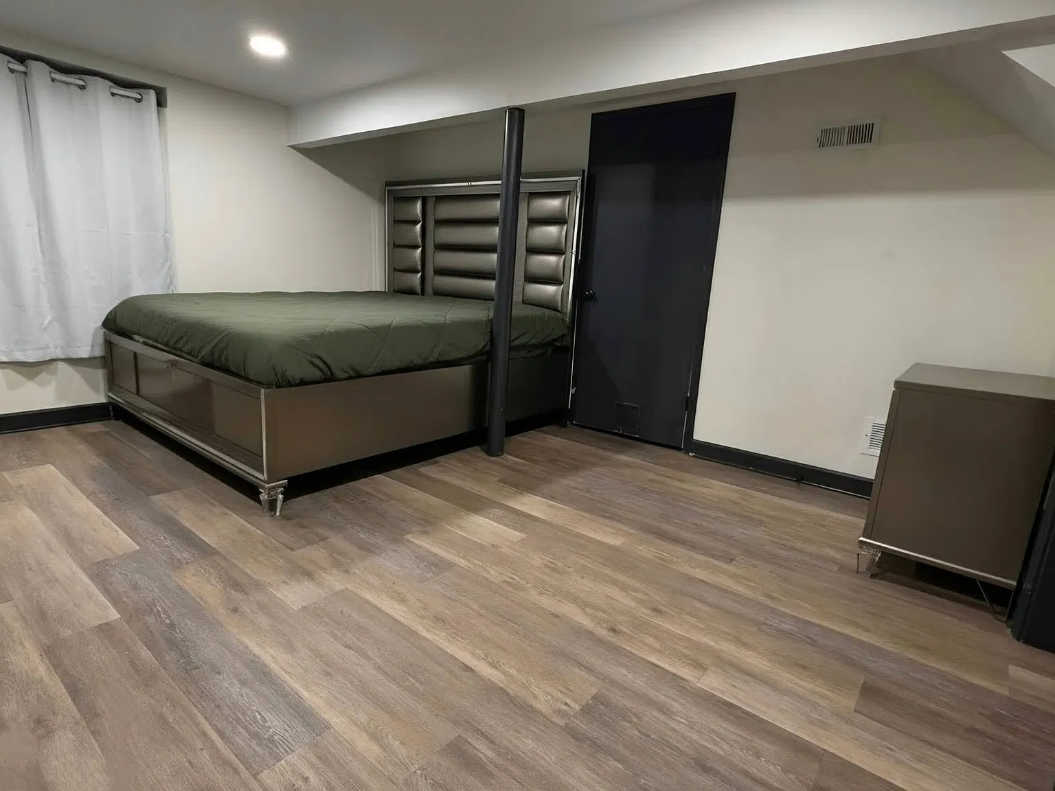 1 bed, $1,000 — Photo 1