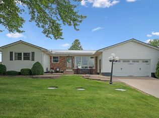 10879 Route 136, Dyersville, IA 52040