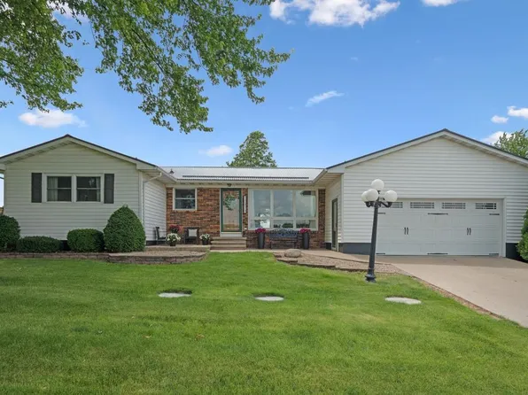 10879 Route 136, Dyersville, IA 52040