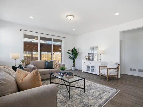 438 Overbrook Ln, Longmont, CO 80504