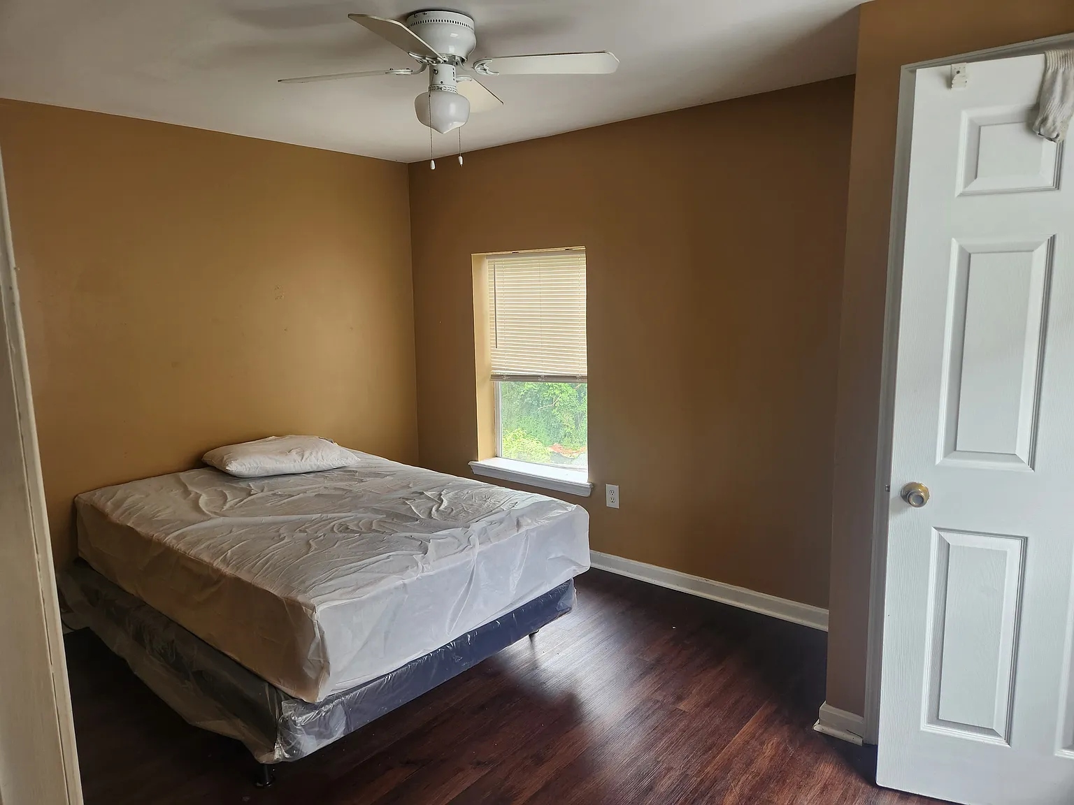 1 bed, 1.5 bath, $700 — Photo 2