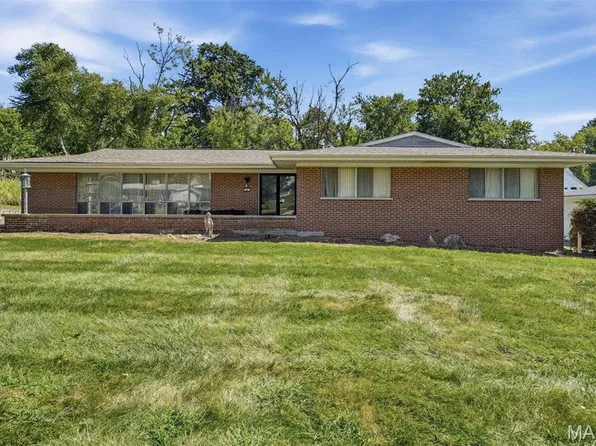 8 Wedgewood Ln, Saint Louis, MO 63141