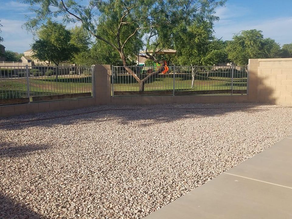 Community Park behind and next to home . Beautiful view and extra privacy.