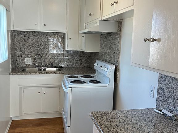 4th image of 10816 Camarillo St APT 10