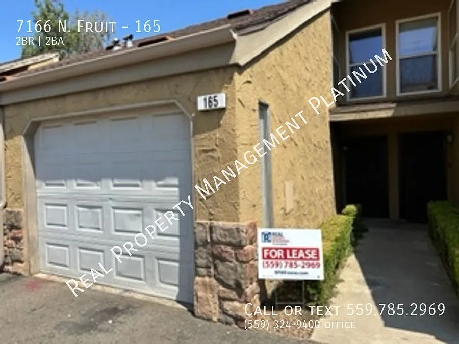 7166 N Fruit Ave APT 165 photo 1
