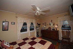 4th image of 12 Carleton Ct