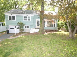 116 Corbin Rd, Hamden, CT 06517