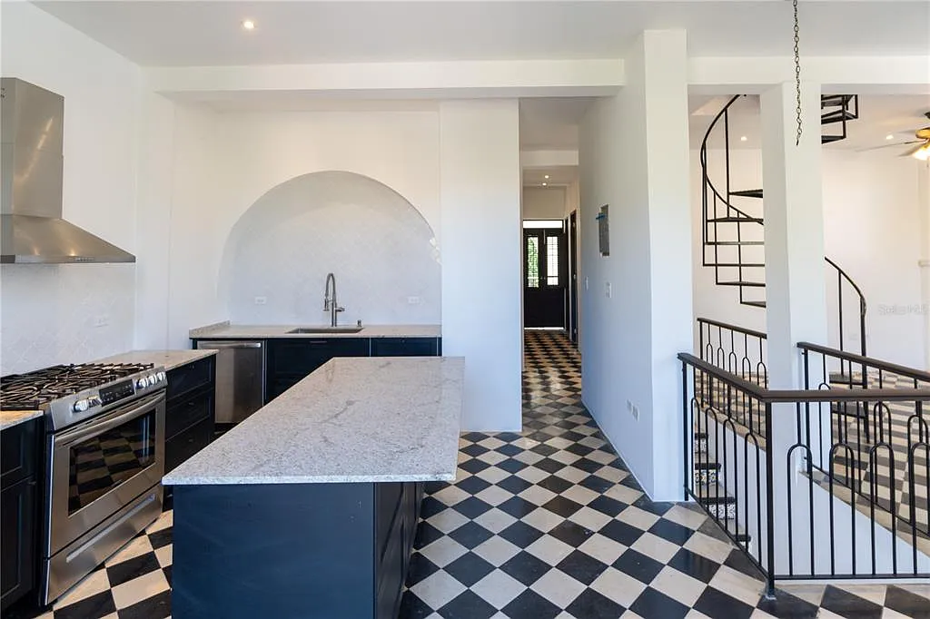 3 bed, 2.0 bath, 1300 sqft, $4,800 — Photo 4