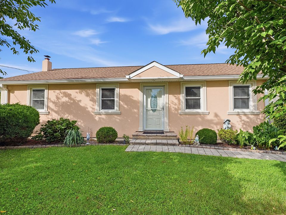1st image of 466 Hazel Ave