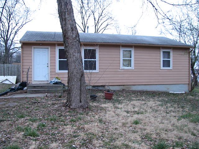 Fresh exterior paint windows