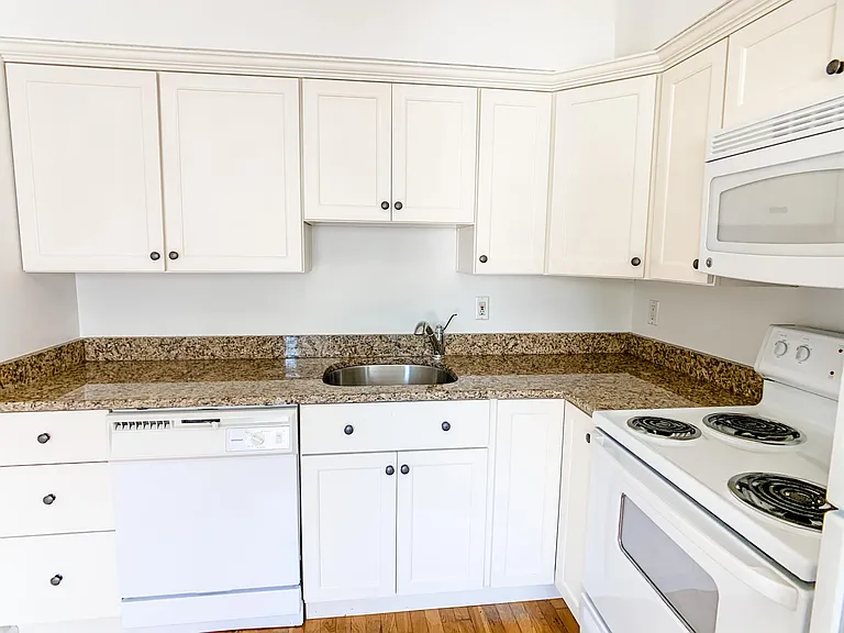 522 E 8th St #2A — Photo 2