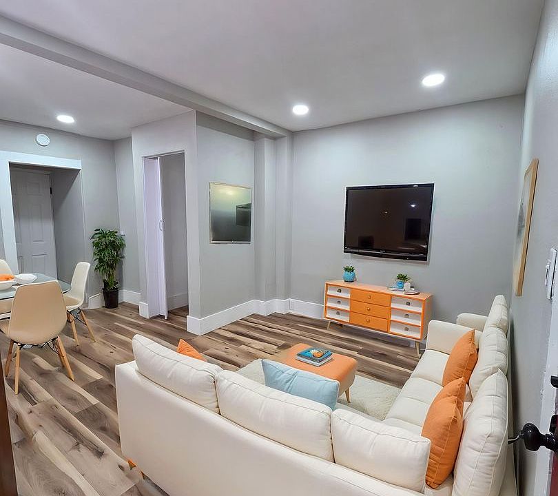 1st image of 324 E Bijou St #1