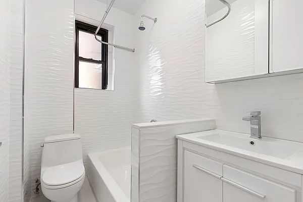 Sold by Thomas Lipovetsky, LREB | media 8