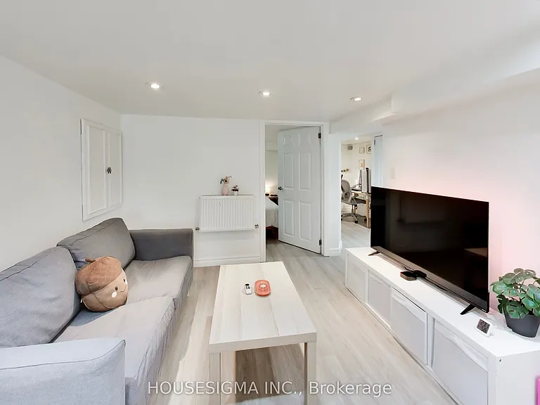 152 Linsmore Cres #LOWER — Photo 8