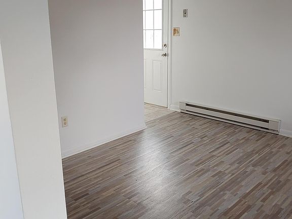5th image of 59 Thomas Dr