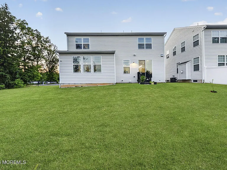 319 Tulip Ct — Photo 66