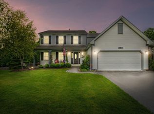 717 Franklin Ln, Lindenhurst, IL 60046