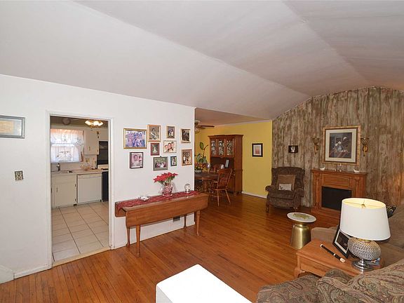 2nd image of 470 Pacific St
