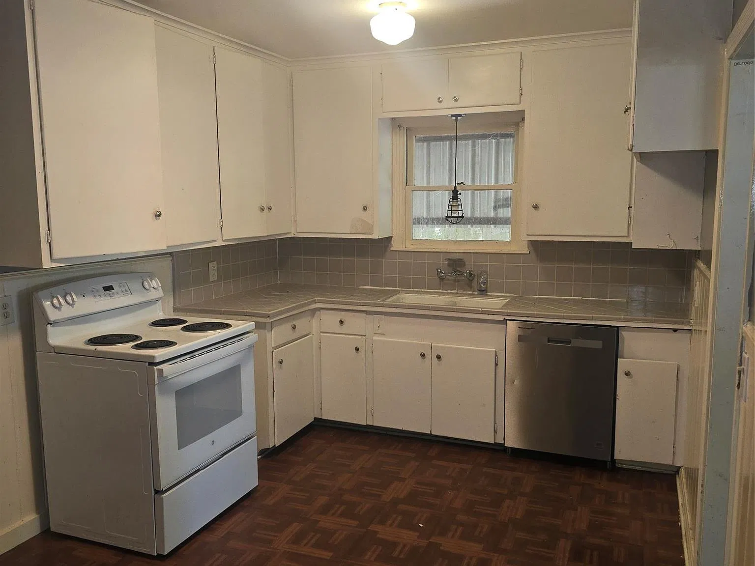 3 bed, 2.0 bath, 1270 sqft, $1,400 — Photo 4