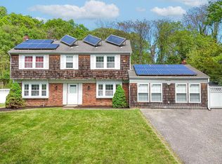 49 Hastings Dr, Stony Brook, NY 11790