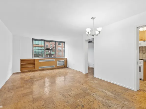 32 Gramercy Park South image 3 of 17