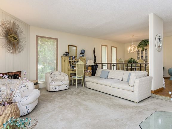 5th image of 521 Woodminster Dr