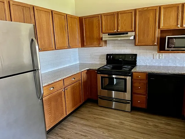 2 bed, 1100 sqft, $1,575 — Photo 3
