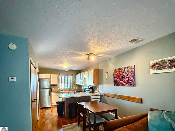 4th image of 3817 Vale Dr