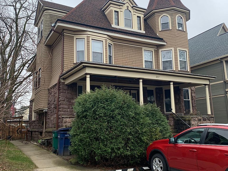 1st image of 257 Richmond Ave
