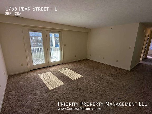 3rd image of 1756 Pear St Suite L