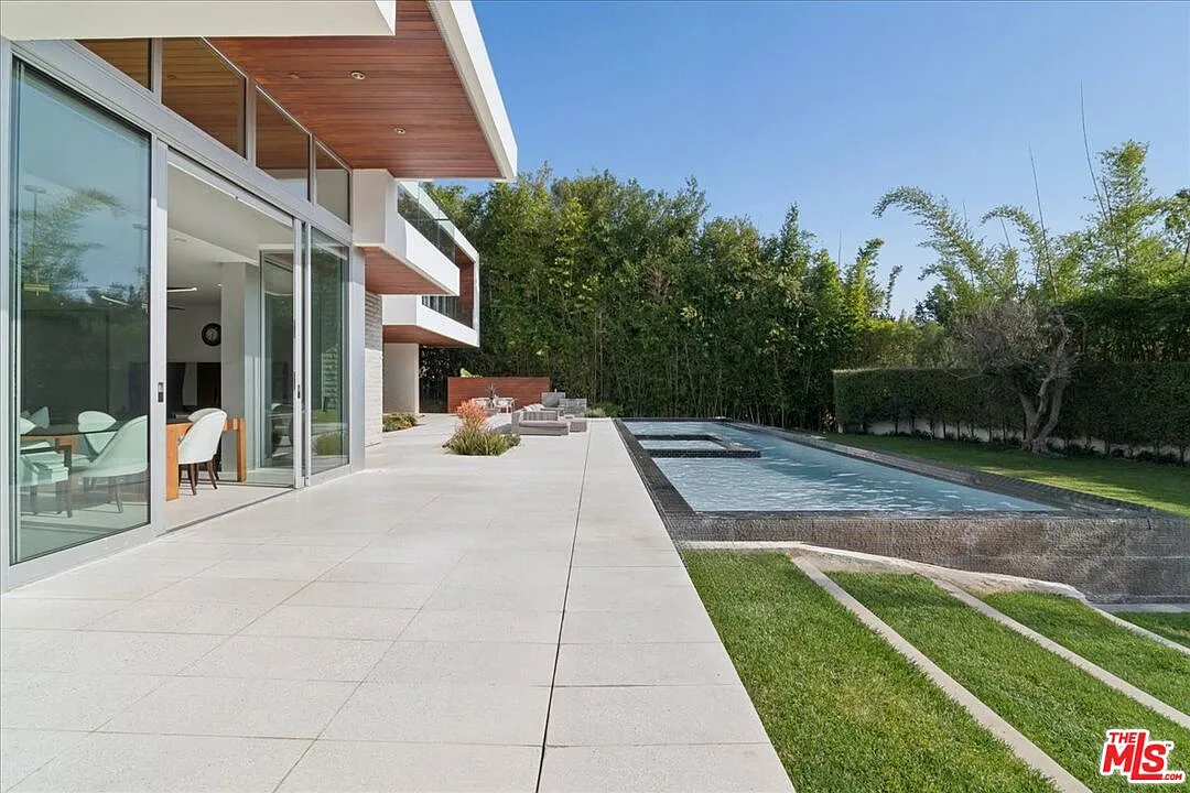 8 bed, 9.0 bath, 13110 sqft, $95,000 — Photo 2