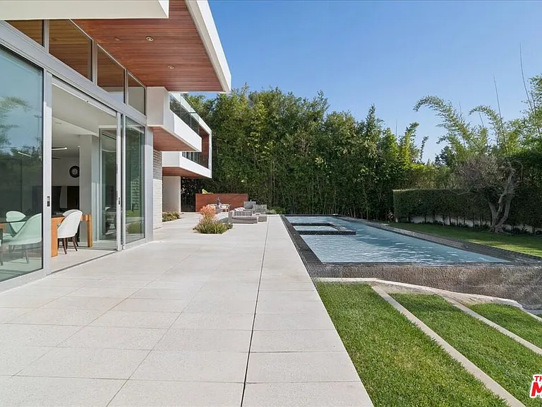 1232 Sunset Plaza Dr — Photo 3