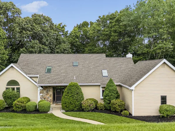376 Harshaw Dr, Chester Springs, PA 19425