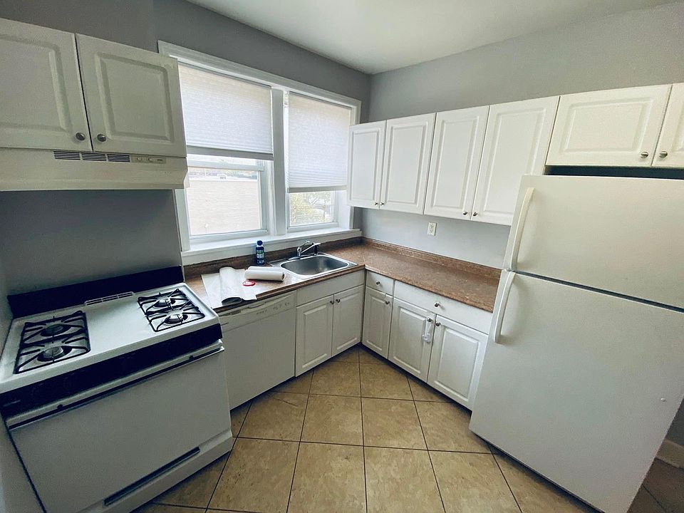 1st image of 191 Brook St #2
