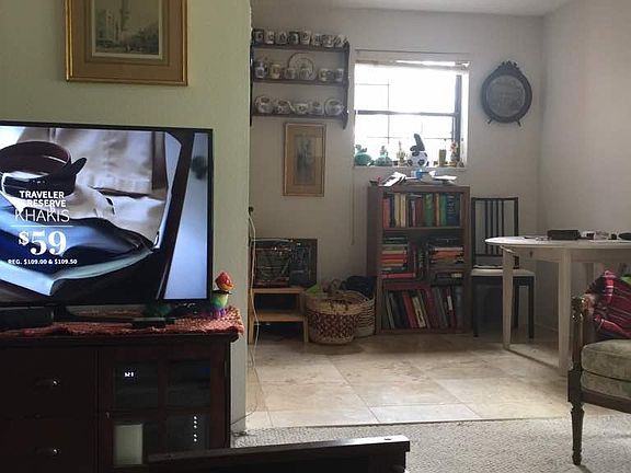 Sitting room / breakfast table