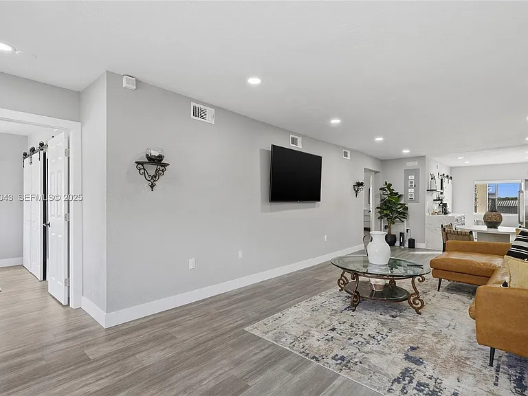 1590 NW 38th St #1 — Photo 26