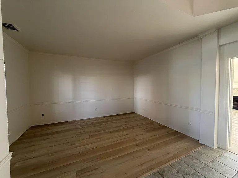 2317 Orleans Ln — Photo 4