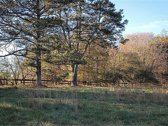 5th image of 810 Nix Rd