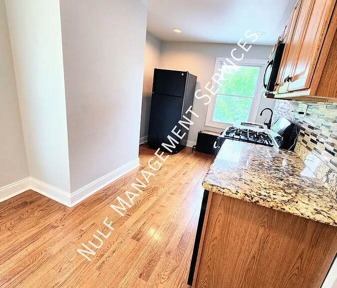 930 Portland St #3 — Photo 2