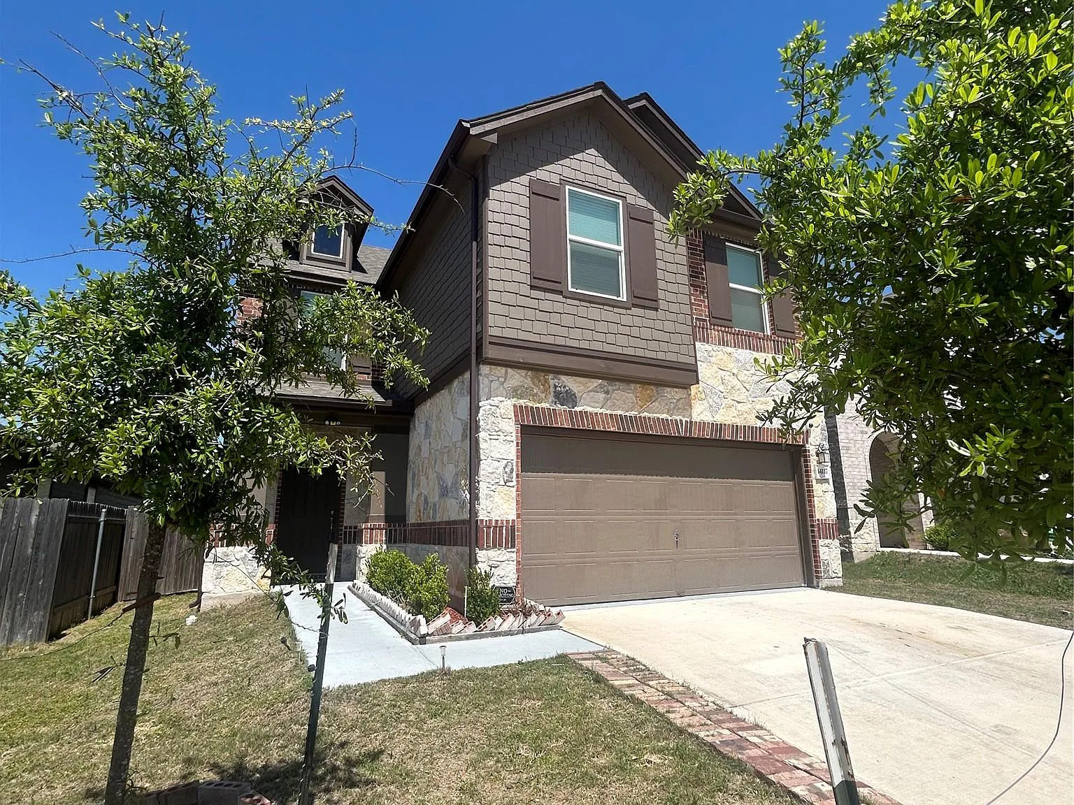 4 bed, 2.5 bath, 1909 sqft, $2,025 — Photo 1