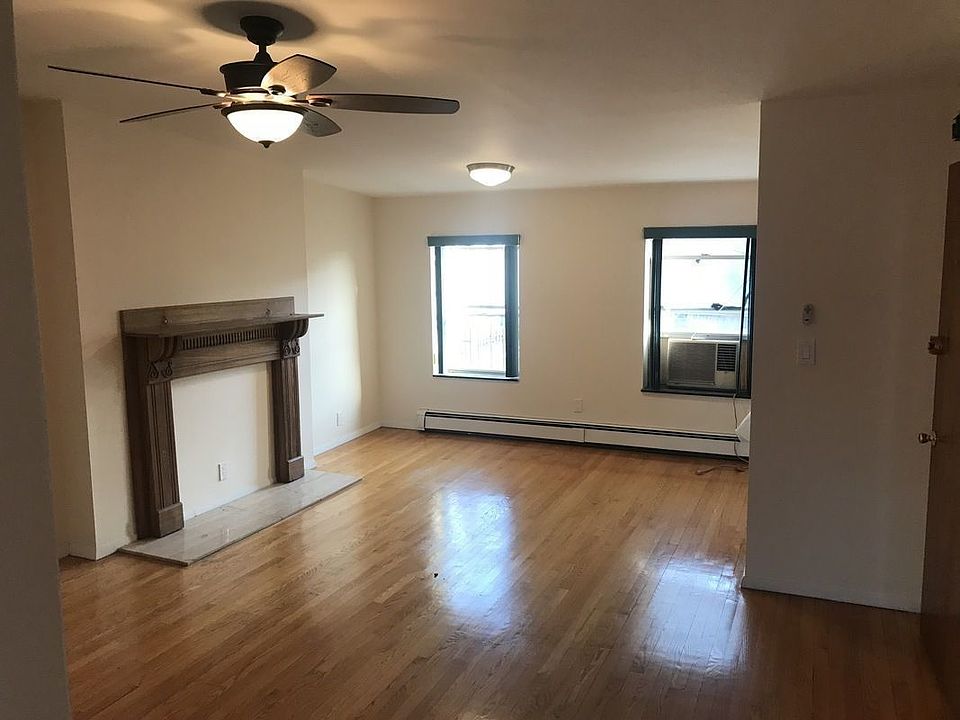 1st image of 126 Kane St #3