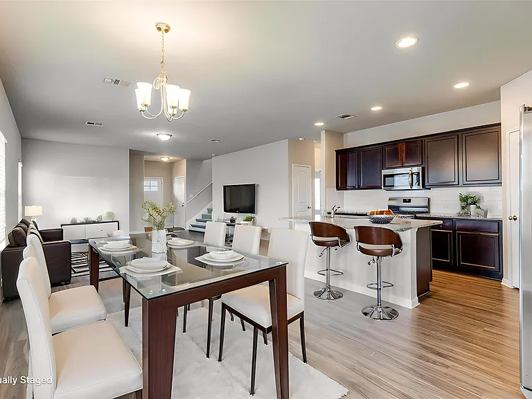 348 Shiner Ln — Photo 8