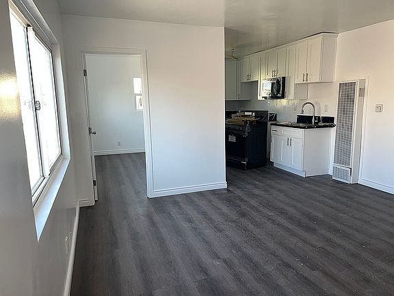 3rd image of 807 W 50th St APT 3