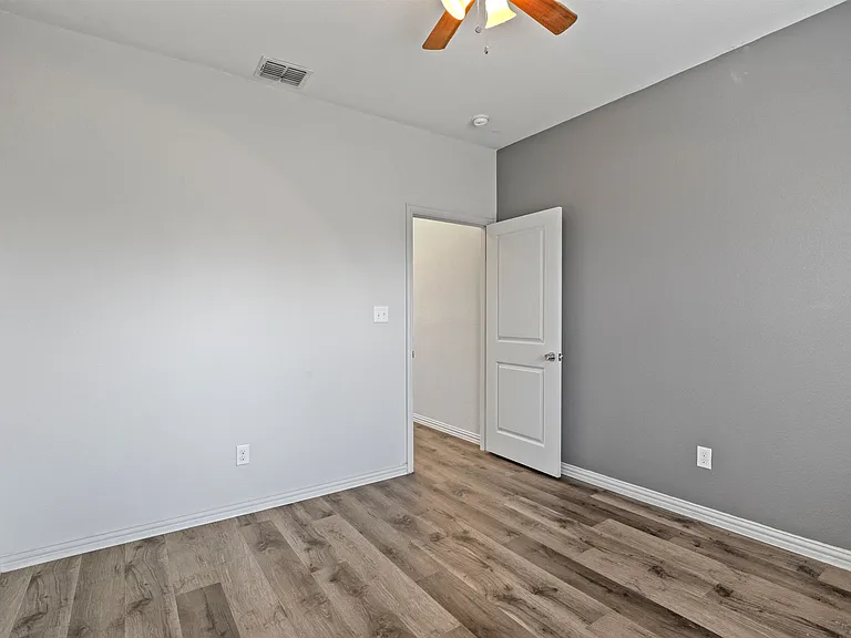 1711 E Tucker St #MAIN — Photo 10