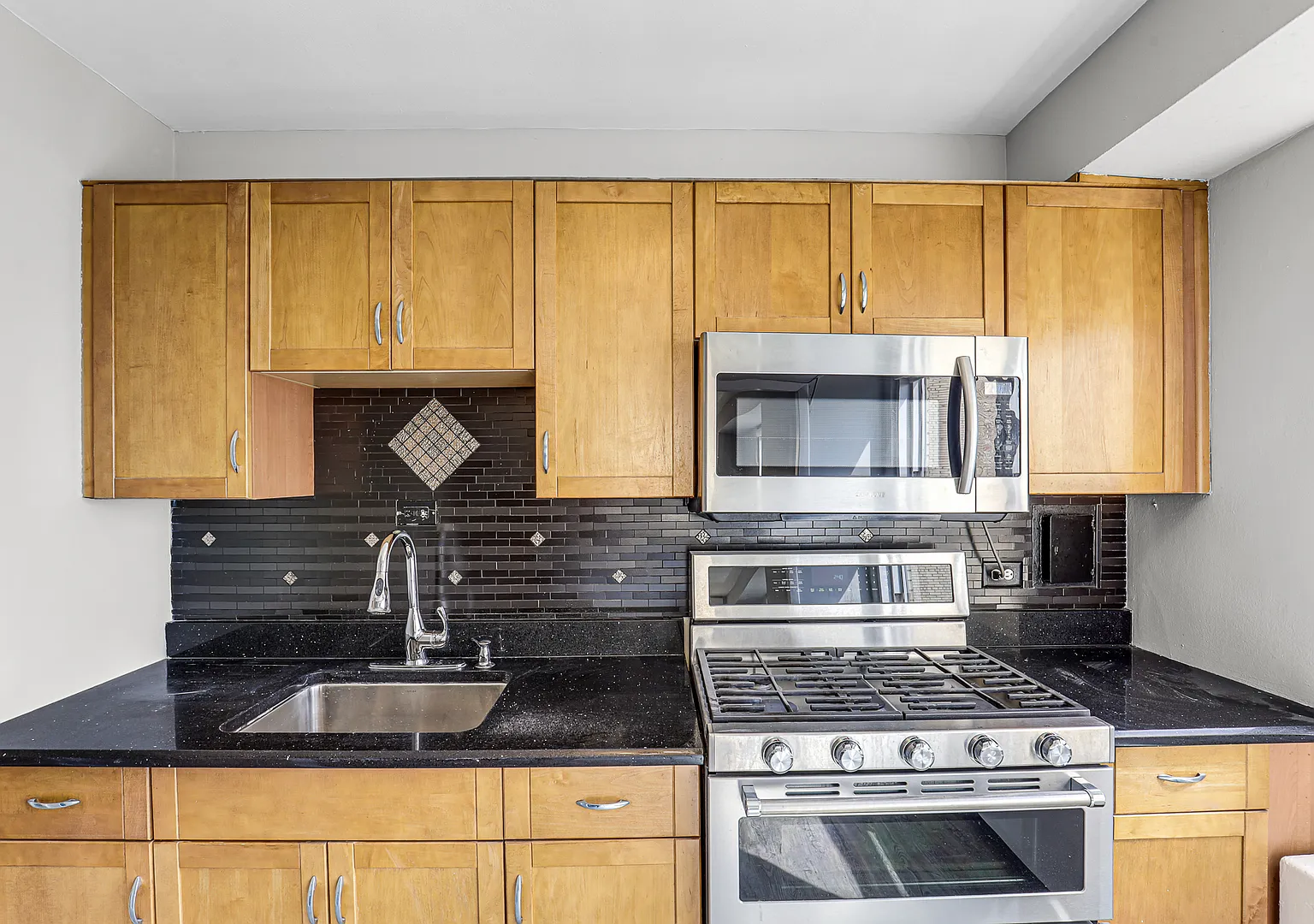 2 bed, 850 sqft, $2,600 — Photo 4
