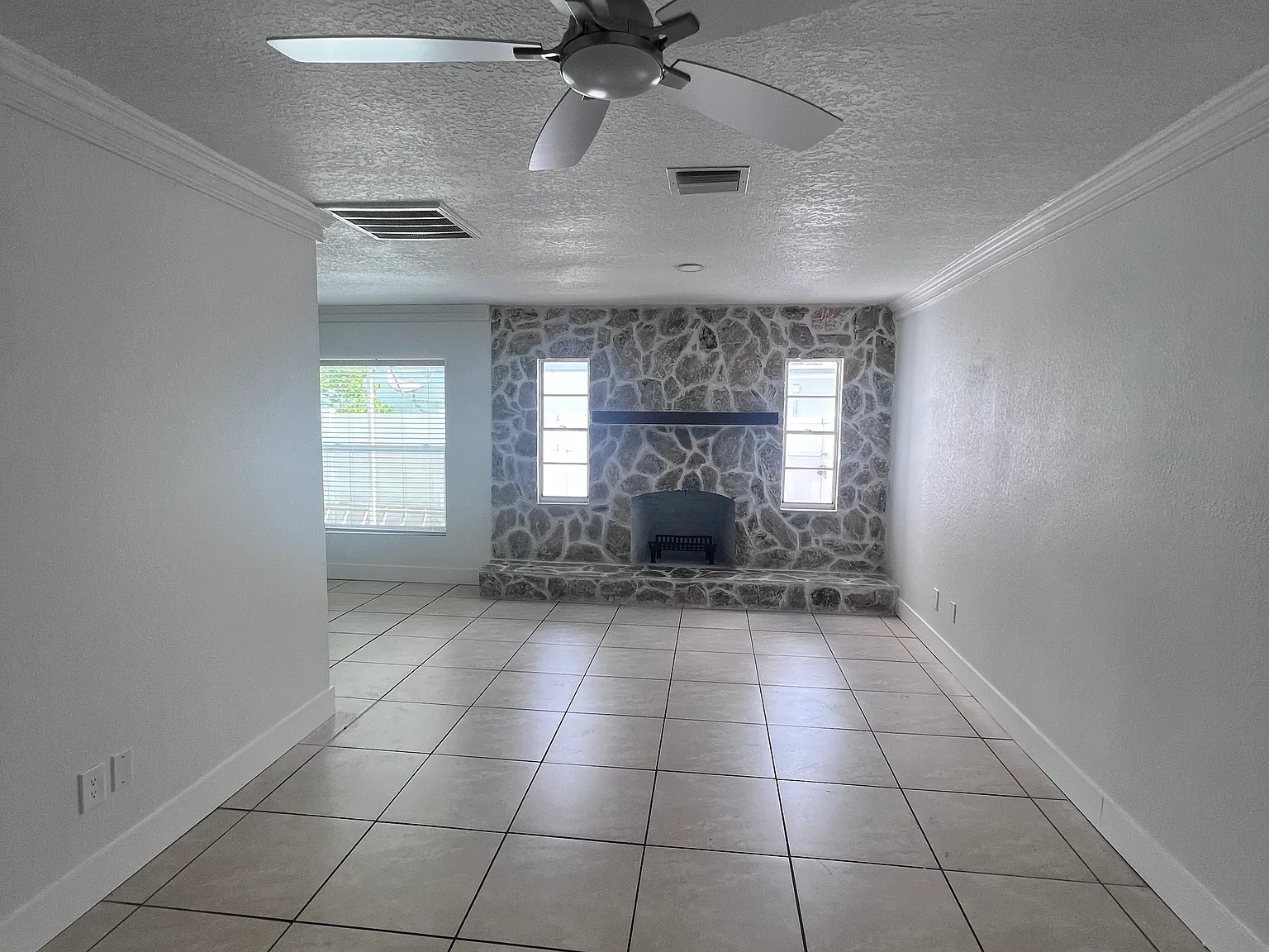 4 bed, 1759 sqft, $3,800 — Photo 3